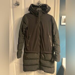 [SOLD 💫] Lululemon down coat